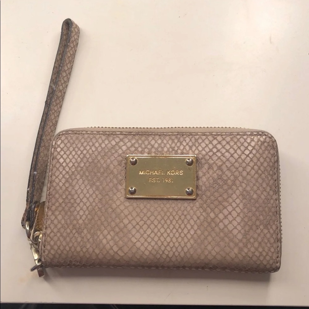 Michael kors wristlet